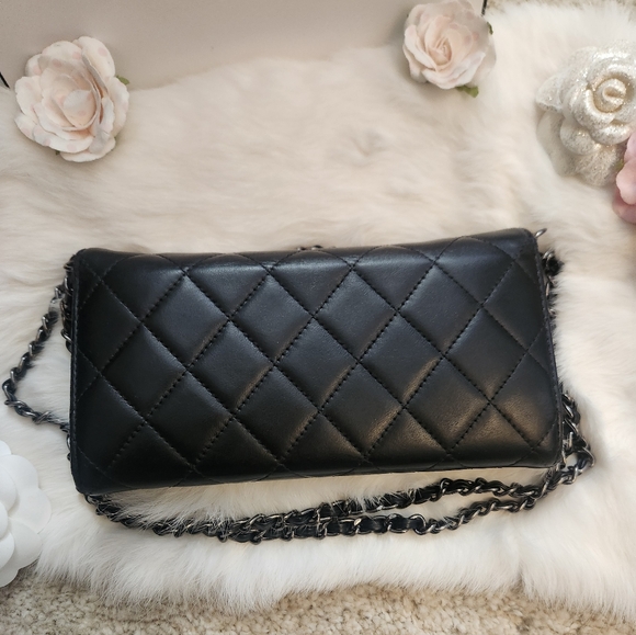 CHANEL Black Quilted Leather Wallet - Picture 2 of 13